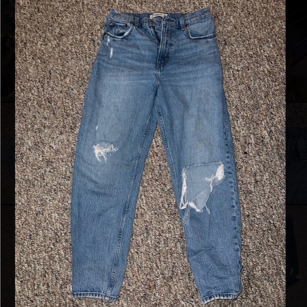 Abercrombie & Fitch The ‘80s Mom High Rise - Distressed Blue Jeans